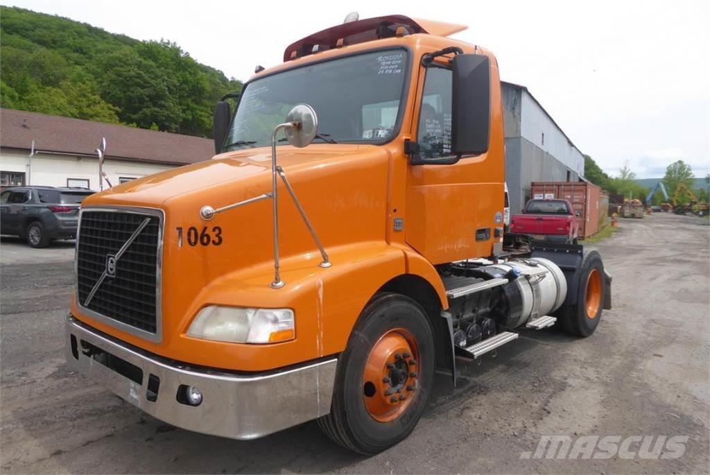 Volvo VNM42T Camiões de chassis e cabine
