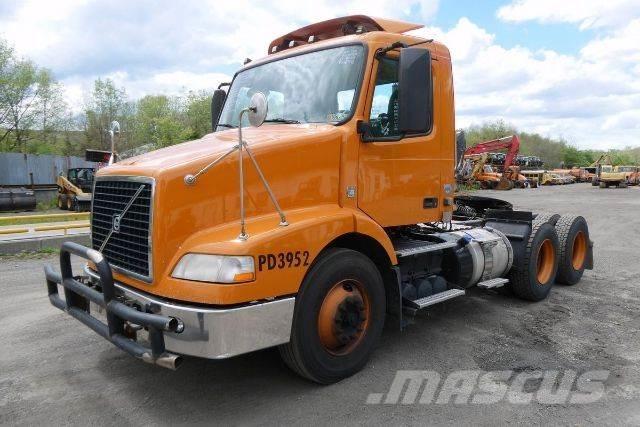 Volvo VNM64T Camiões de chassis e cabine