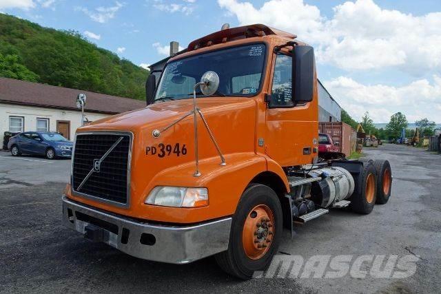 Volvo VNM64T Camiões de chassis e cabine