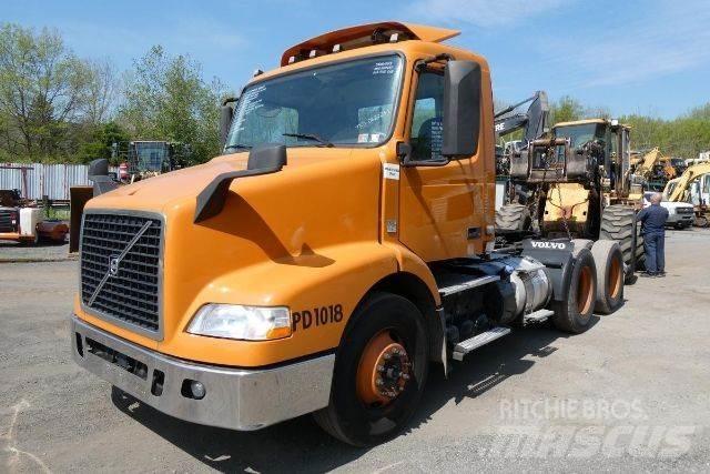 Volvo VNM64T Camiões de chassis e cabine