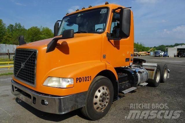 Volvo VNM64T Camiões de chassis e cabine