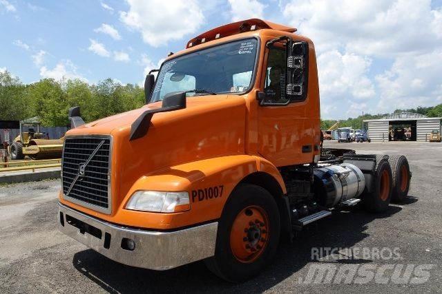 Volvo VNM64T Camiões de chassis e cabine