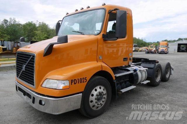 Volvo VNM64T Camiões de chassis e cabine
