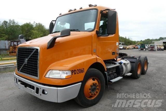 Volvo VNM64T Camiões de chassis e cabine
