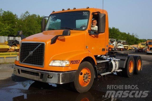 Volvo VNM64T Camiões de chassis e cabine