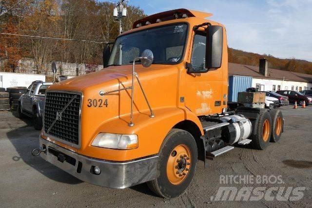 Volvo VNM64T Camiões de chassis e cabine
