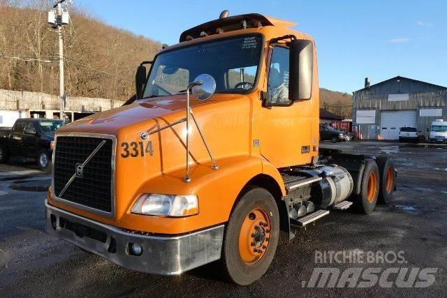 Volvo VNM64T Camiões de chassis e cabine