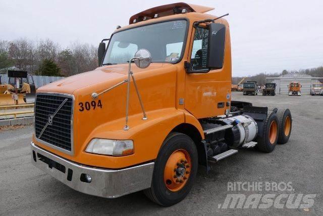 Volvo VNM64T Camiões de chassis e cabine