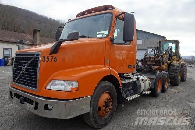 Volvo VNM64T Camiões de chassis e cabine
