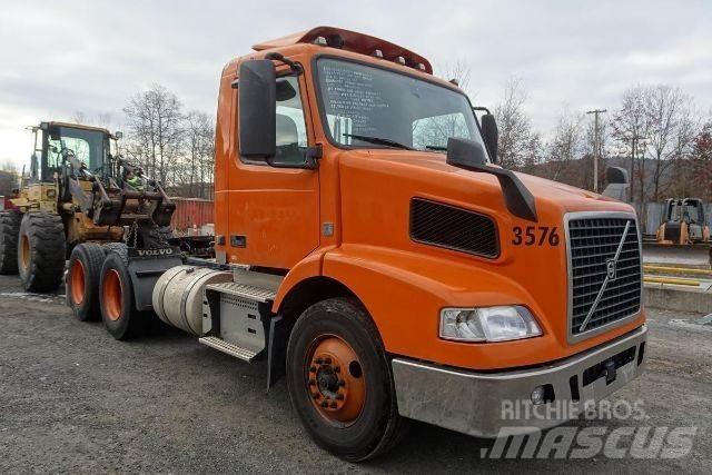 Volvo VNM64T Camiões de chassis e cabine