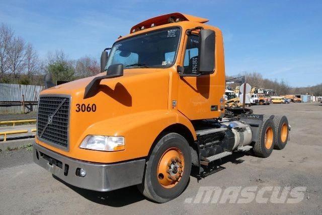 Volvo VNM64T Camiões de chassis e cabine
