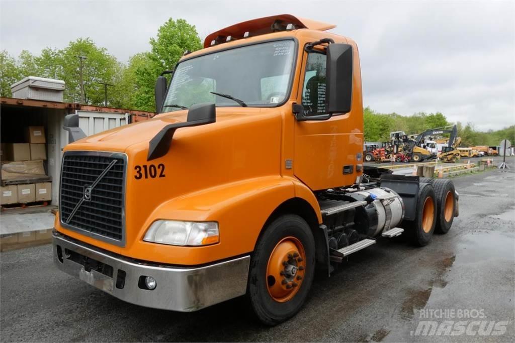 Volvo VNM64T Camiões de chassis e cabine