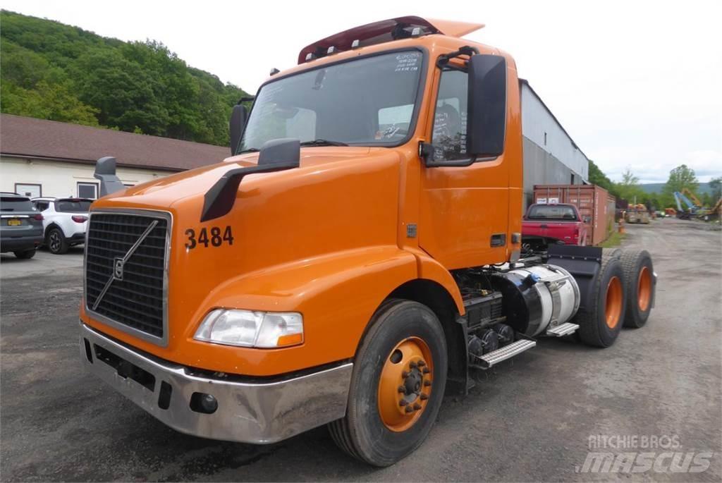 Volvo VNM64T Camiões de chassis e cabine