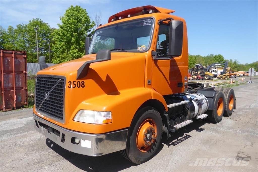 Volvo VNM64T Camiões de chassis e cabine