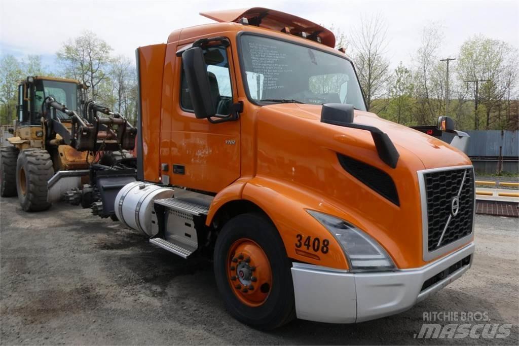 Volvo VNR64T300 Camiões de chassis e cabine