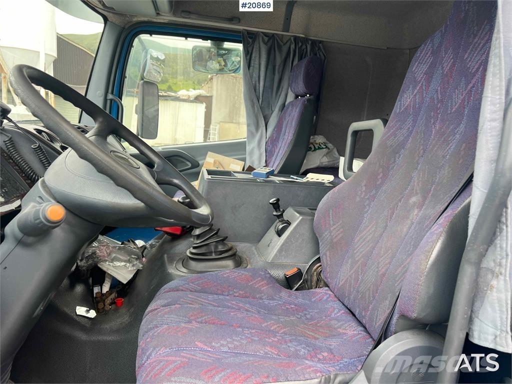Mercedes-Benz 1523 Caminhões de caixa fechada