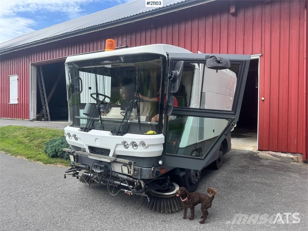 Ravo 540 Sweeper. Camiões varredores