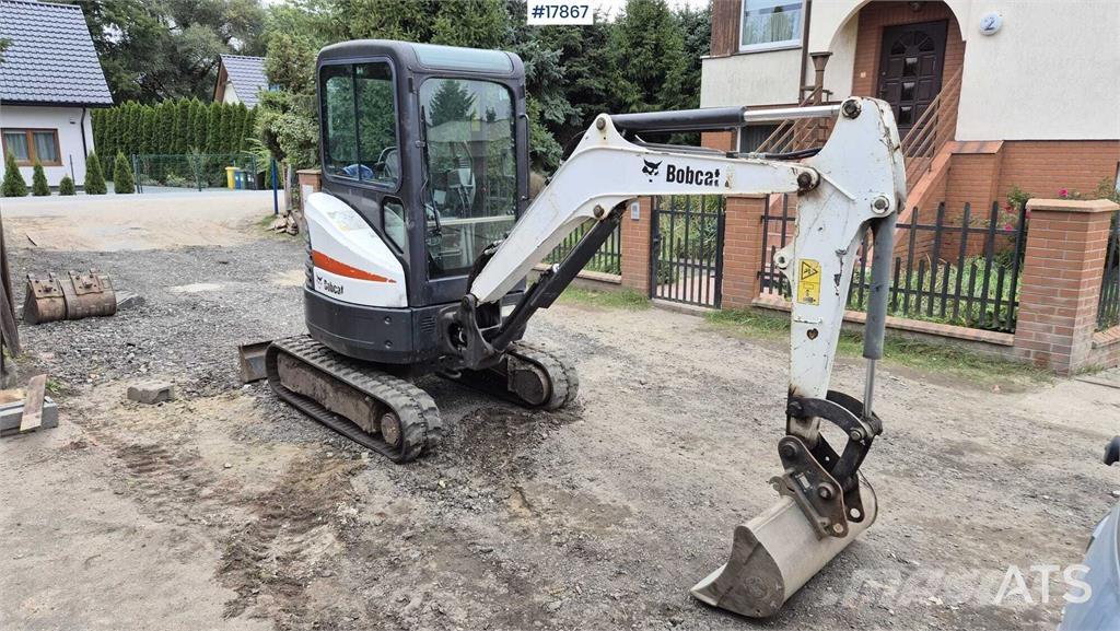 Bobcat E25***EM Miniescavadeiras