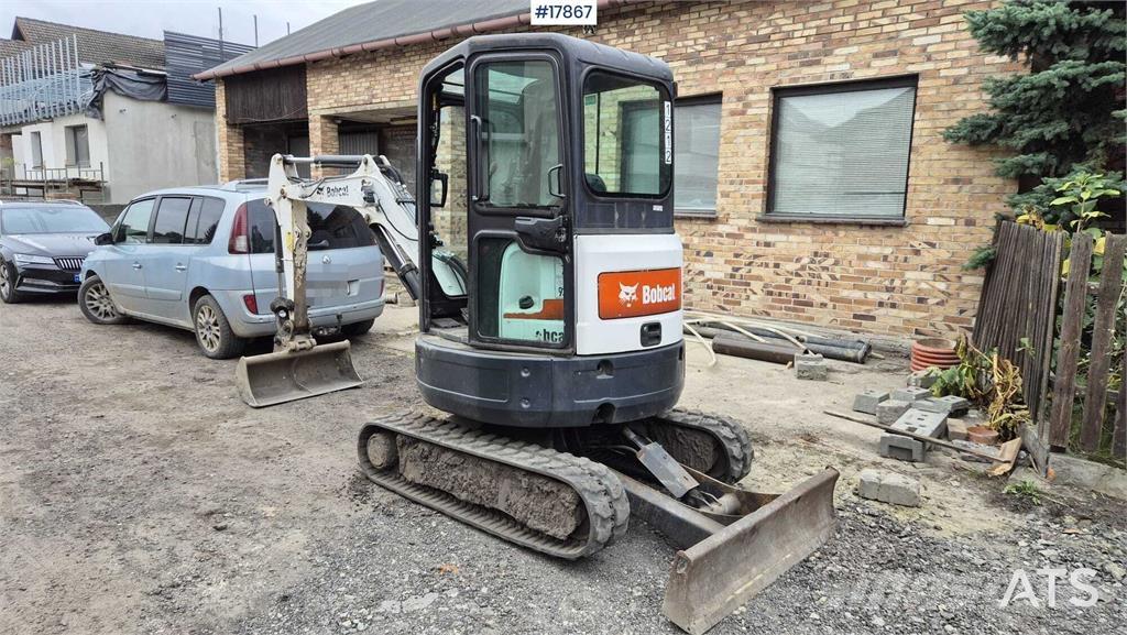 Bobcat E25***EM Miniescavadeiras