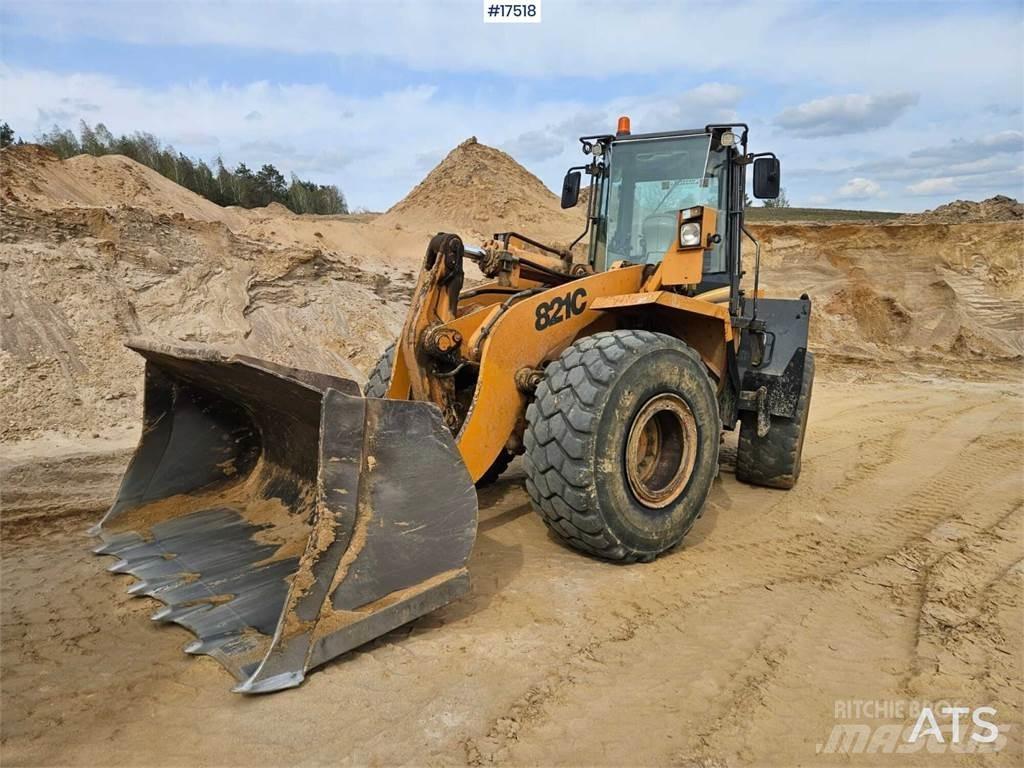 CASE 821C Carregadeiras de rodas
