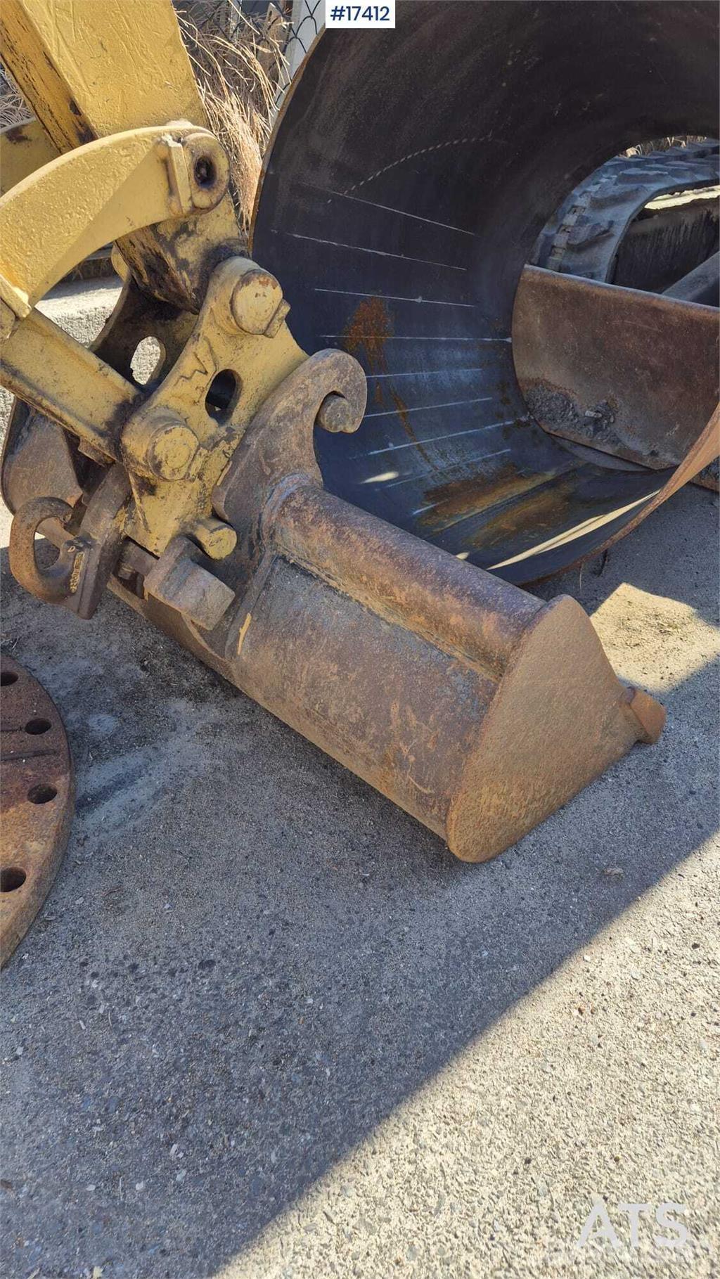 CAT 302.5 Miniescavadeiras