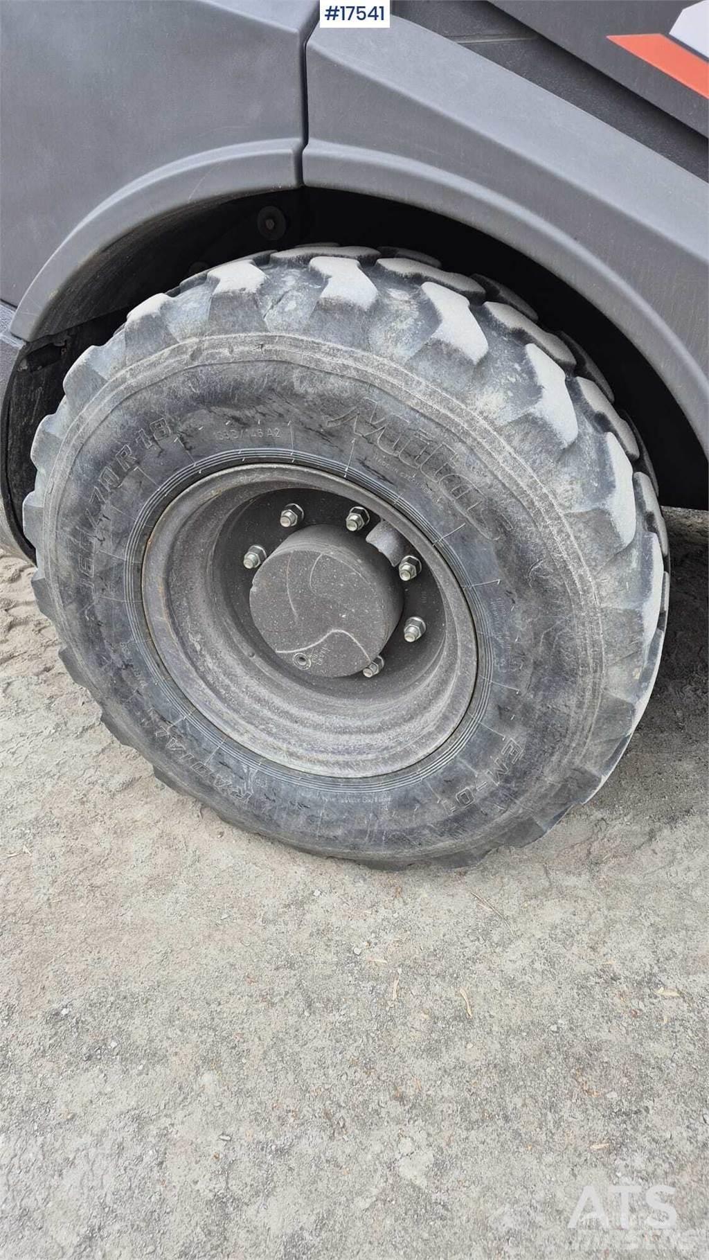 Hitachi ZW 75 Carregadeiras de rodas