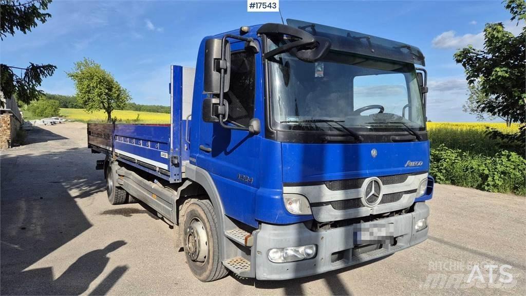 Mercedes-Benz Atego Caminhões de caixa fechada