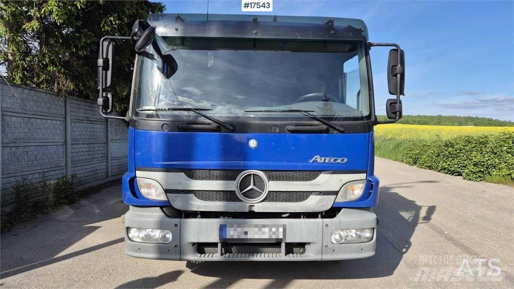 Mercedes-Benz Atego Caminhões de caixa fechada