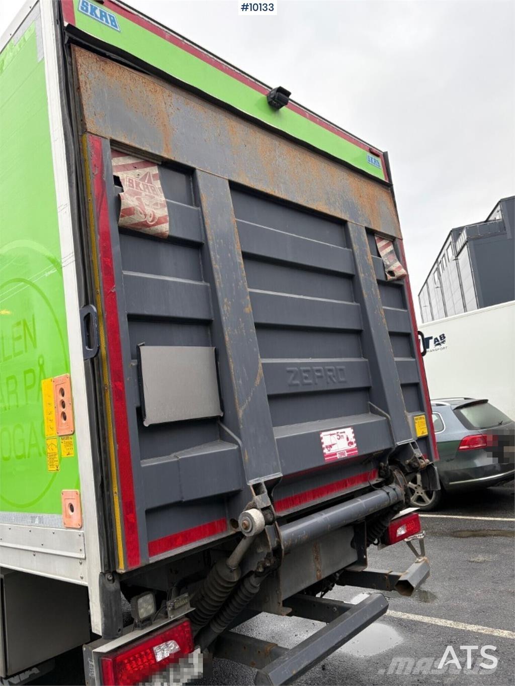 Scania P280B4X2NB Caminhões de caixa fechada