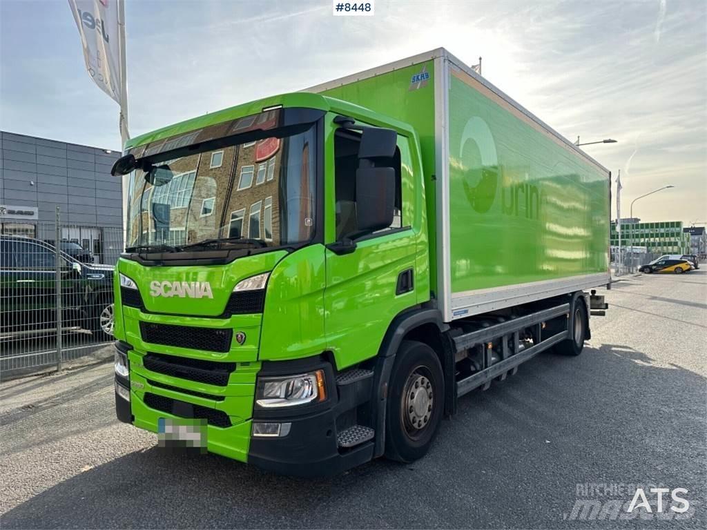 Scania P280B4X2NB Caminhões de caixa fechada