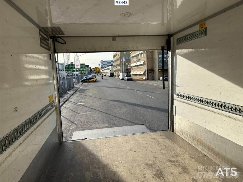 Scania P280B4X2NB Caminhões de caixa fechada