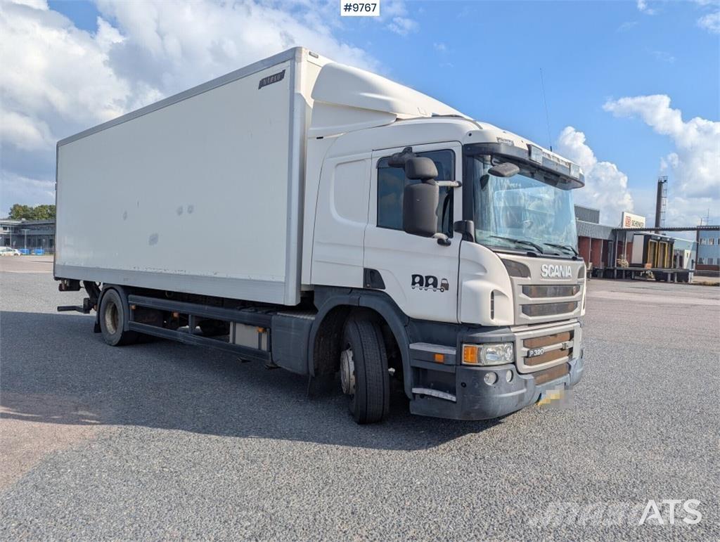Scania P320 Caminhões de caixa fechada