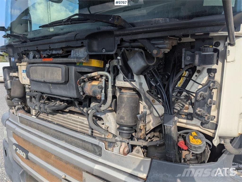 Scania P320 Caminhões de caixa fechada