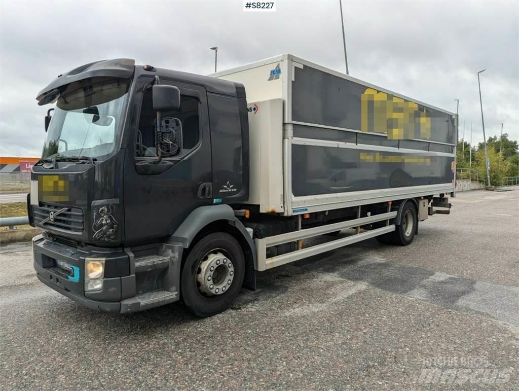 Volvo FL Caminhões de caixa fechada