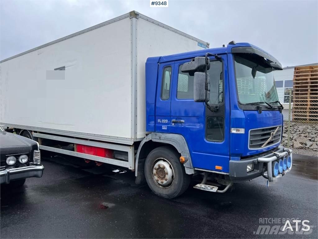 Volvo FL6 4X2 Caminhões de caixa fechada