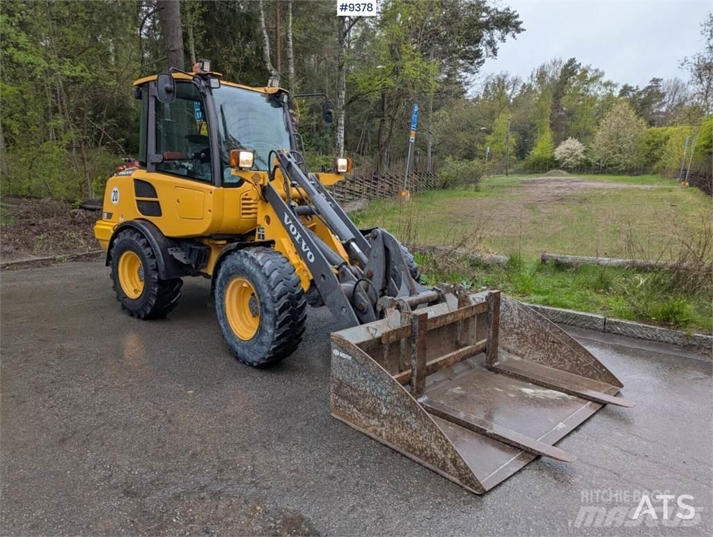 Volvo L25F Dozers Tratores rodas