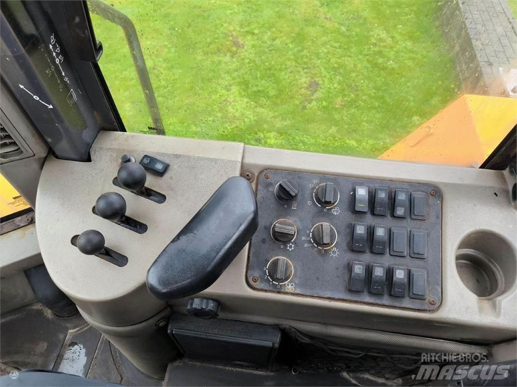 CASE 821C Carregadeiras de rodas