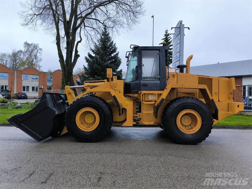 CASE 821C Carregadeiras de rodas