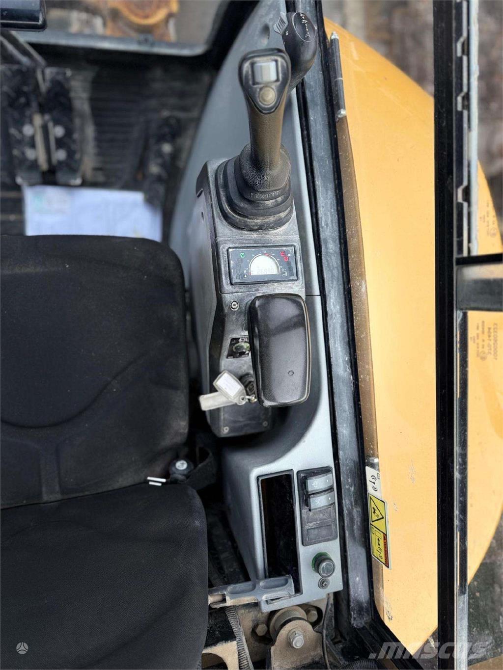 CAT 302.7 DCR Miniescavadeiras