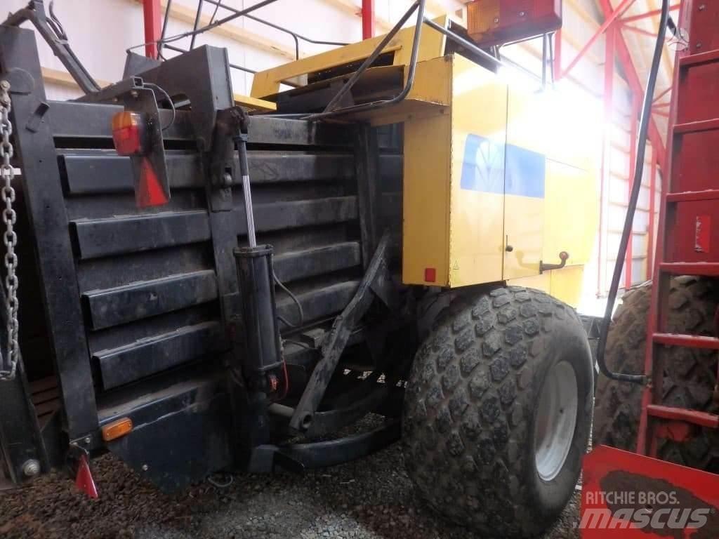 New Holland BB980 Enfardadeira de rolos
