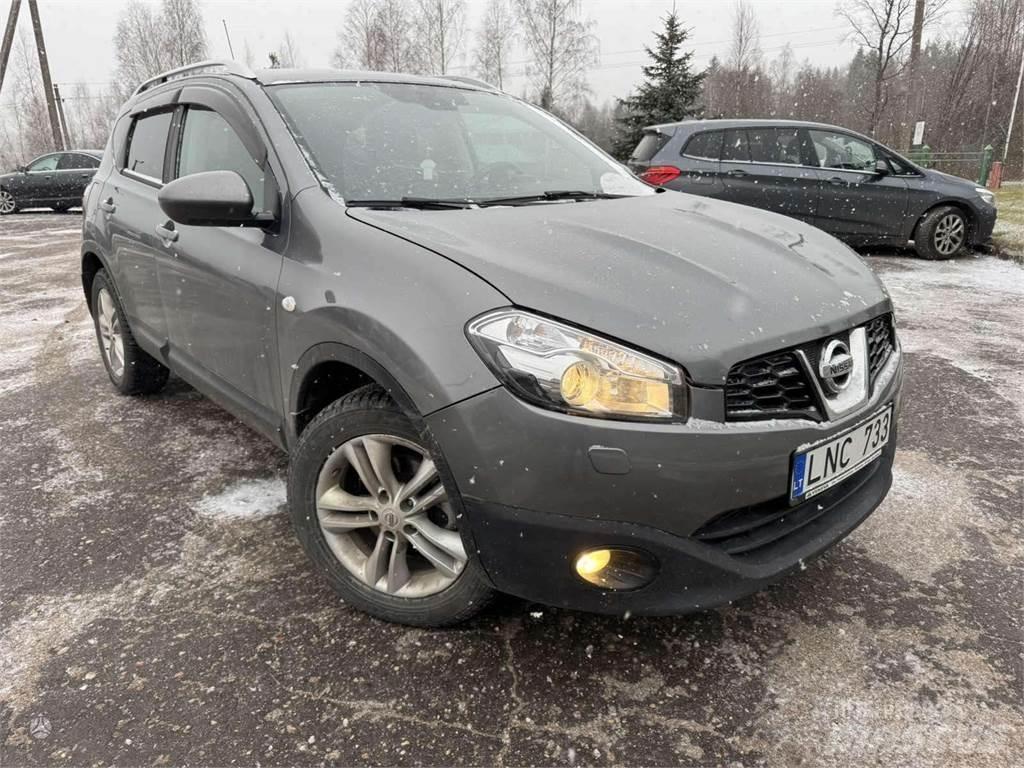 Nissan  Automóvel