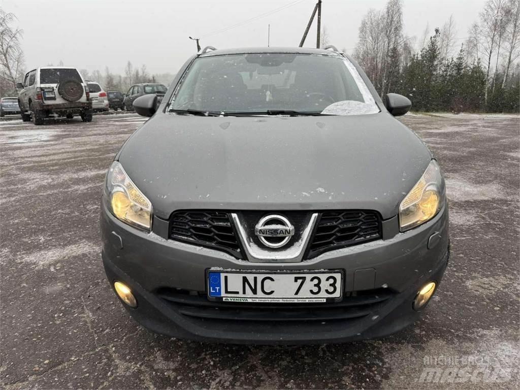 Nissan  Automóvel