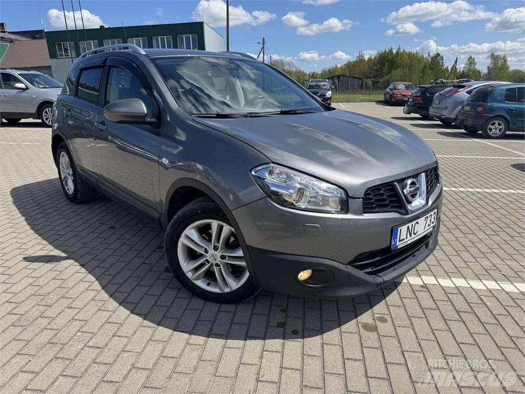 Nissan  Automóvel