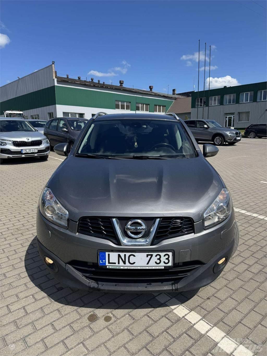 Nissan  Automóvel