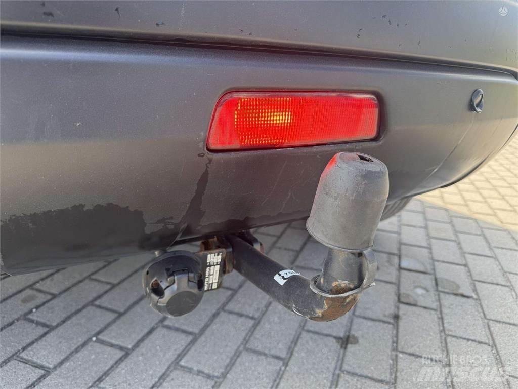 Nissan  Automóvel