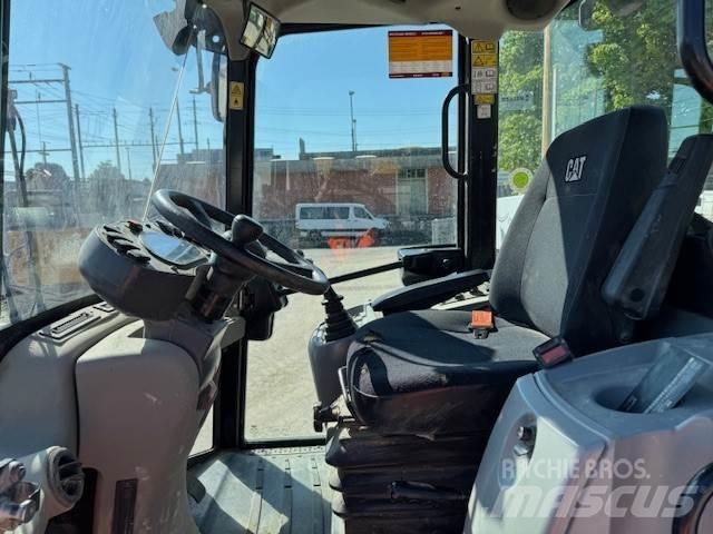 CAT 908M Carregadeiras de rodas