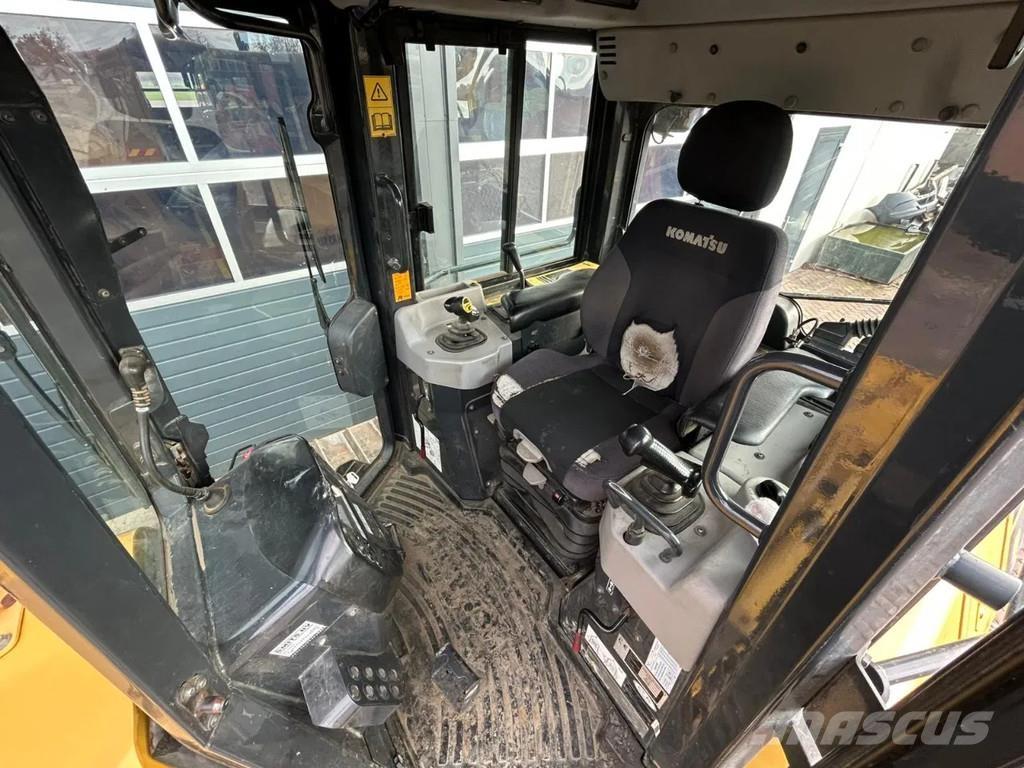Komatsu D61PX-23 Dozers - Tratores rastos