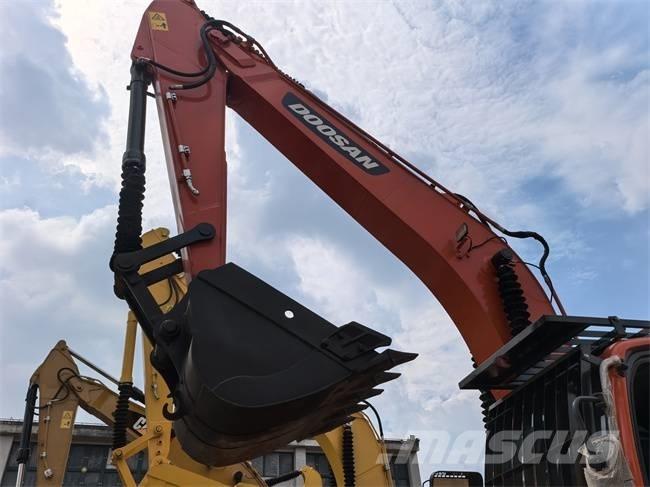 Doosan DX 225 LC Escavadeiras de esteiras