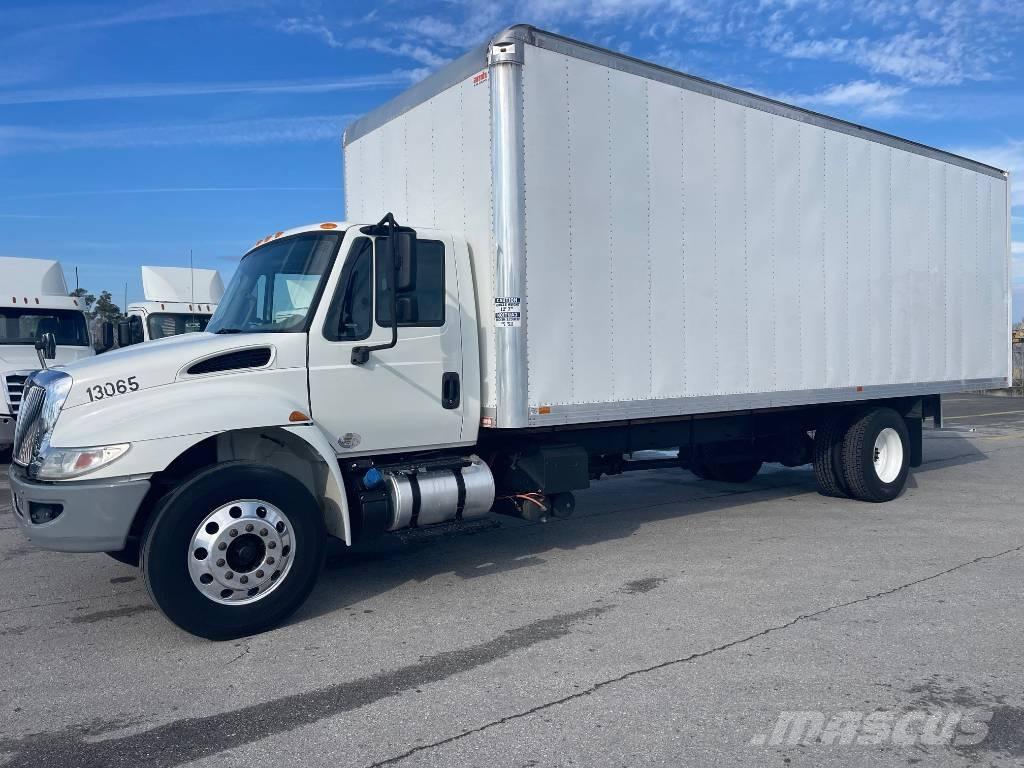 International 4300 Caminhões de caixa fechada