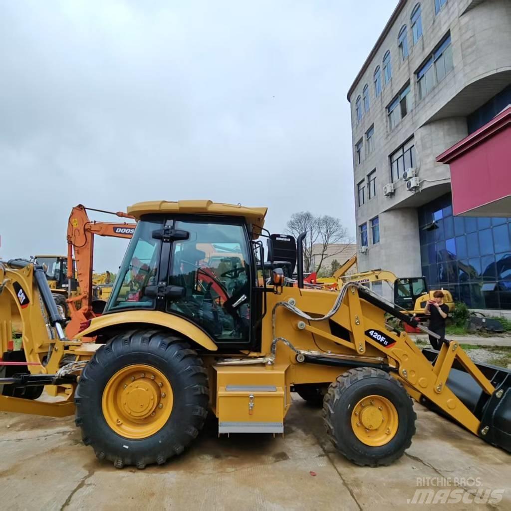 CAT 420 Retroescavadeiras
